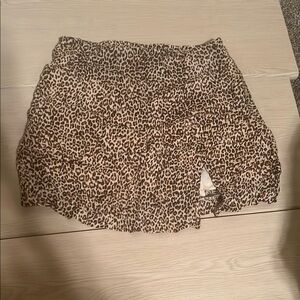 Leopard Print mini skirt zipper closure
